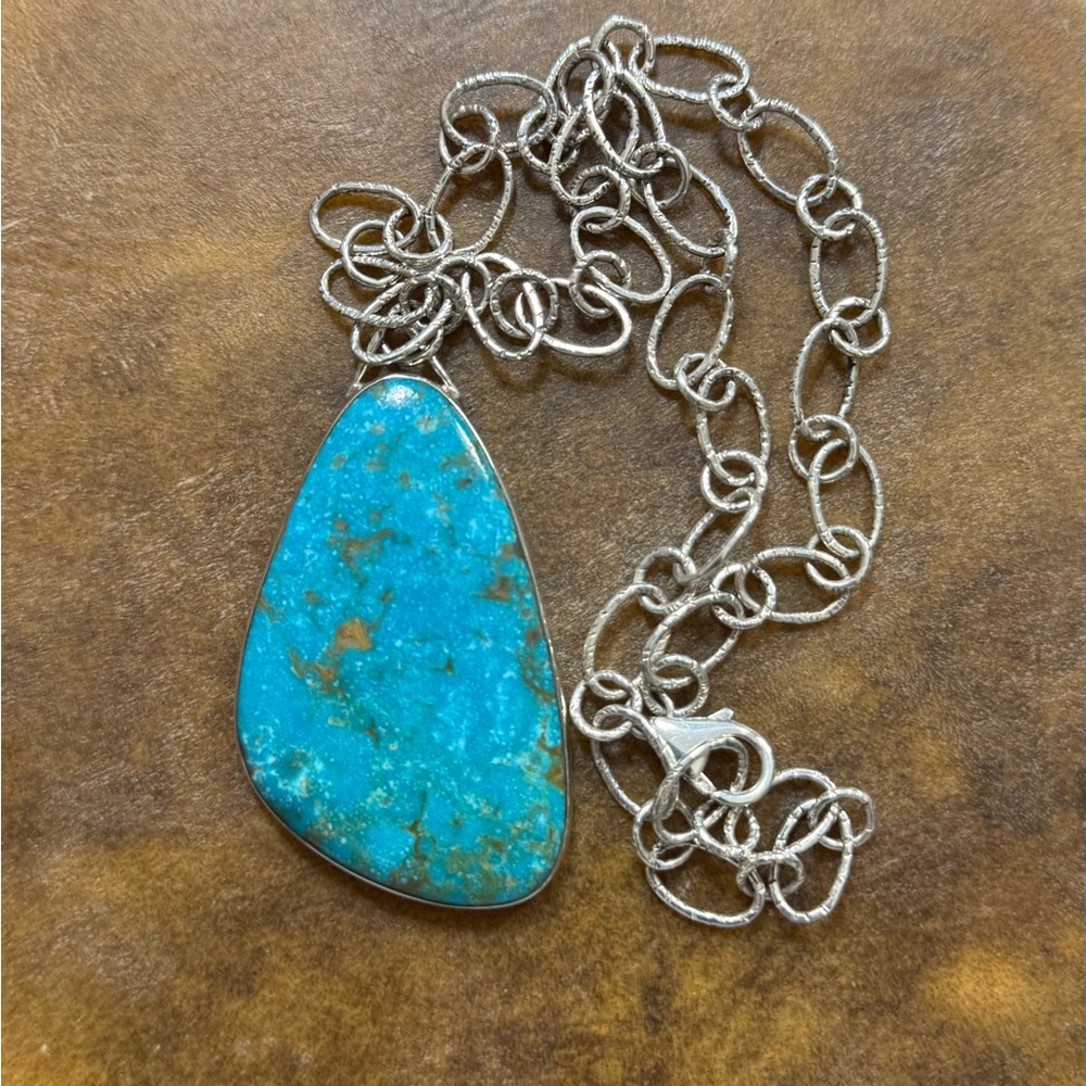 Stunning NWT Turquoise Pendant Necklace